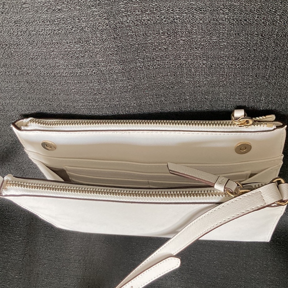 NWOT, DKNY crossbody bag - Picture 9 of 12